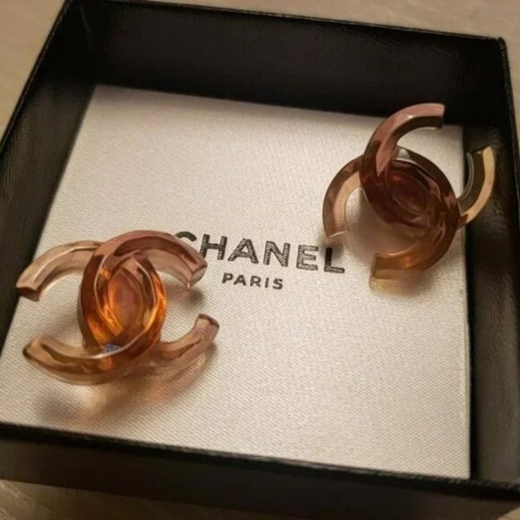 Chanel Vintage LARGE Interlocking CC Clip On Earrings - Picture 4 of 15